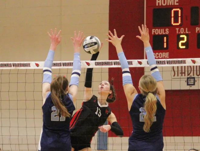 Canfield stays unbeaten in AAC opener vs. Louisville